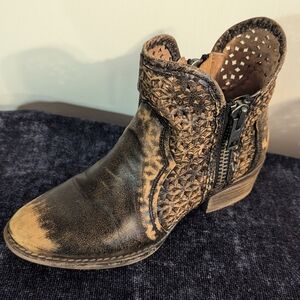 Circle G Women's Cut-Out Booties Round Toe